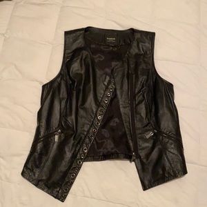 Fitted real leather vest,Sexy,Funky,cool details. Zipper side pockets
